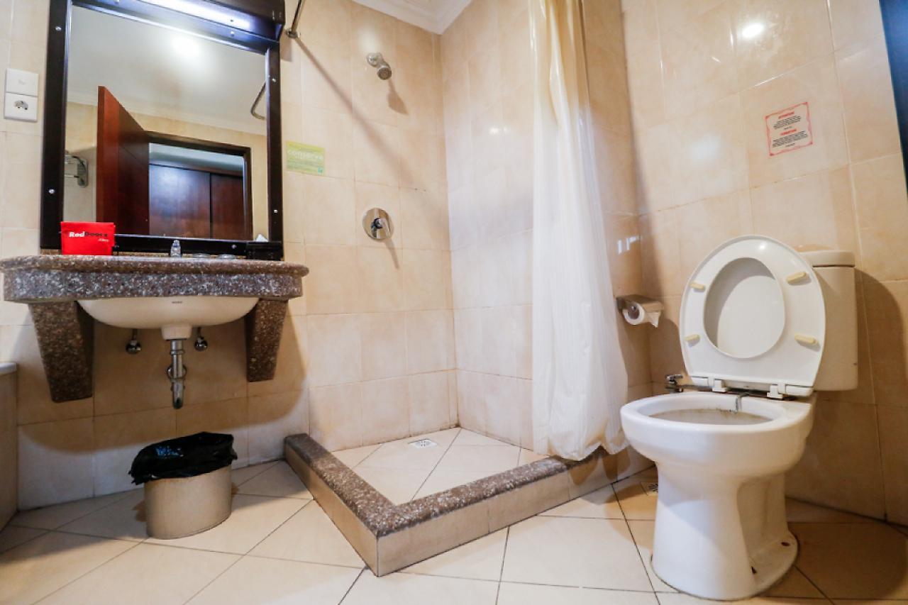 RedDoorz Premium @ Bukit Damai Indah Hotel Balikpapan  Luaran gambar