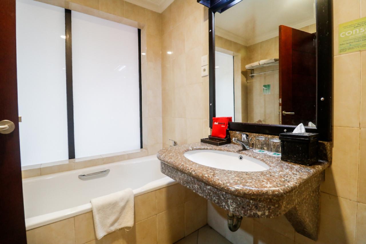 RedDoorz Premium @ Bukit Damai Indah Hotel Balikpapan  Luaran gambar