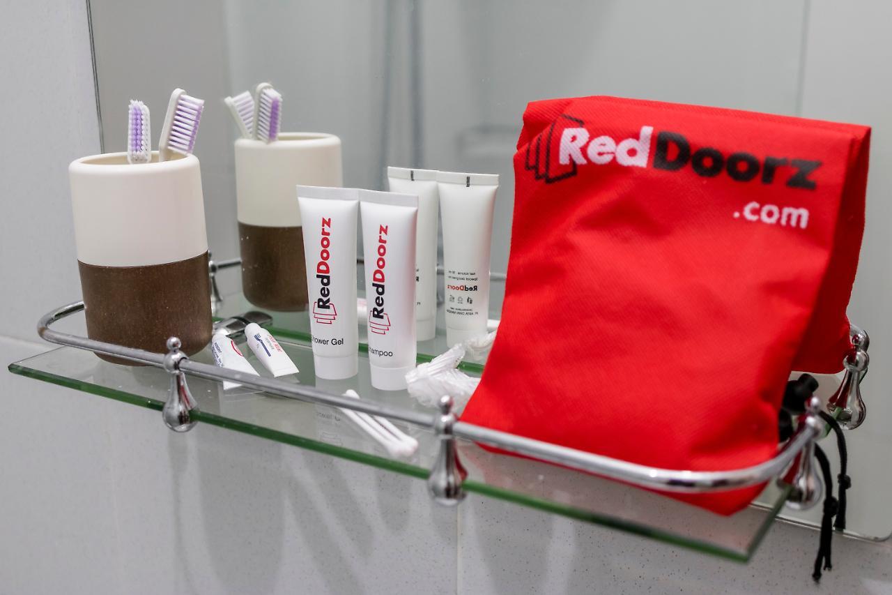 RedDoorz Premium @ Bukit Damai Indah Hotel Balikpapan  Luaran gambar