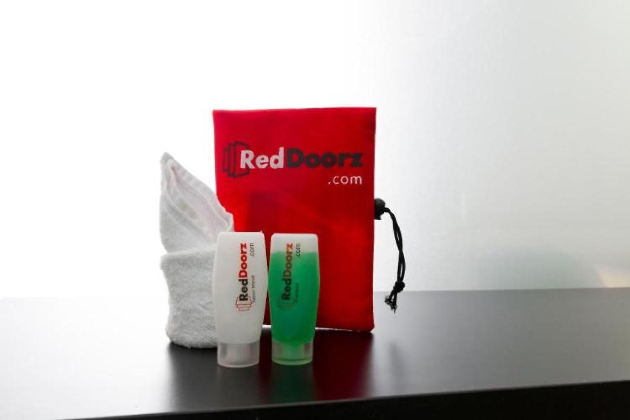 RedDoorz Premium @ Bukit Damai Indah Hotel Balikpapan  Luaran gambar