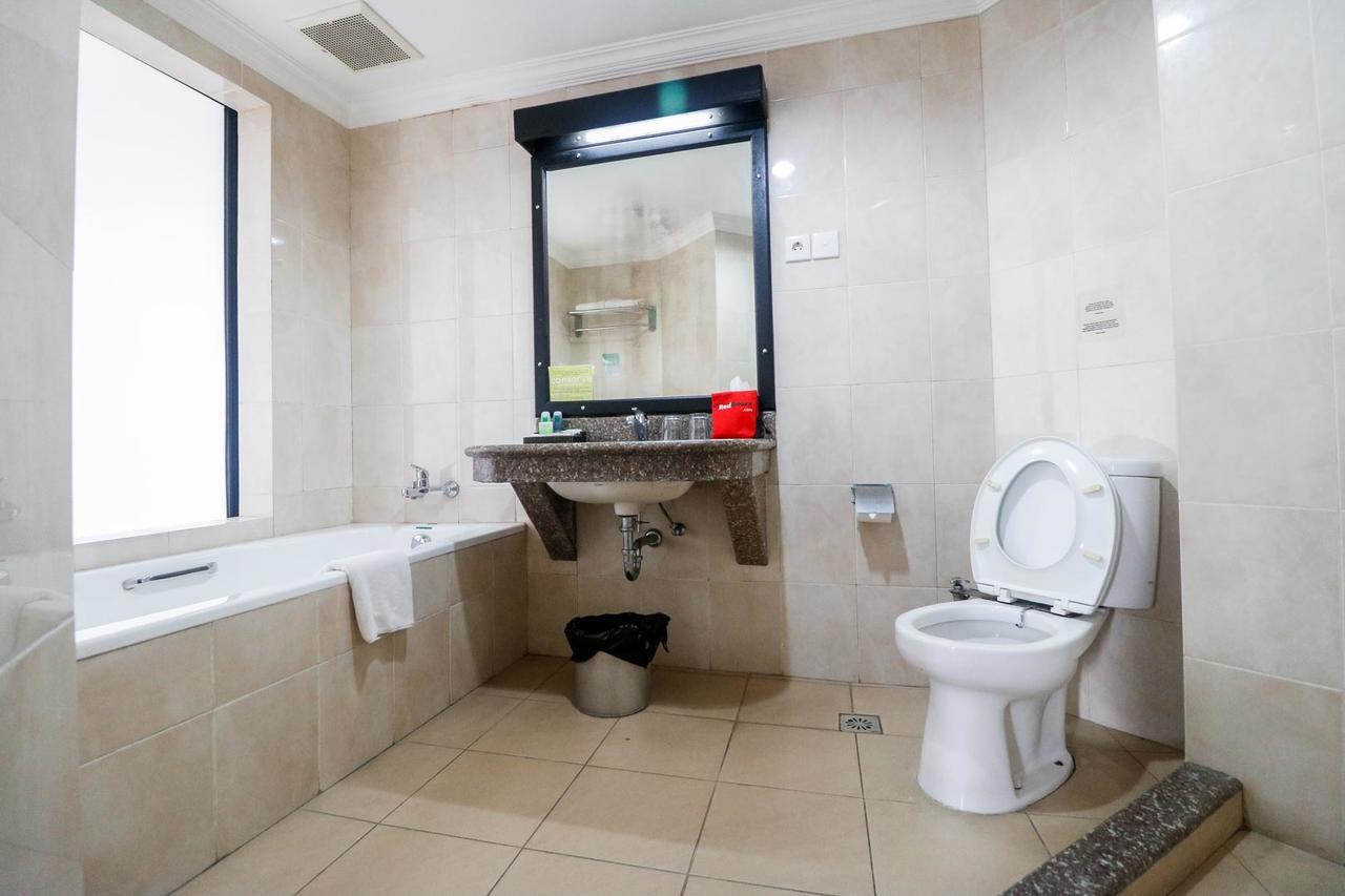 RedDoorz Premium @ Bukit Damai Indah Hotel Balikpapan  Luaran gambar