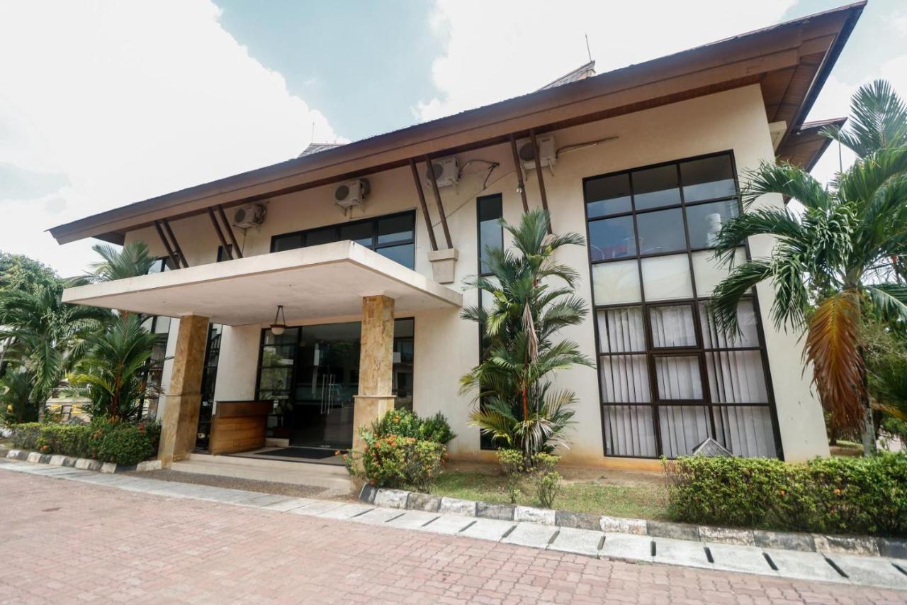 RedDoorz Premium @ Bukit Damai Indah Hotel Balikpapan  Luaran gambar