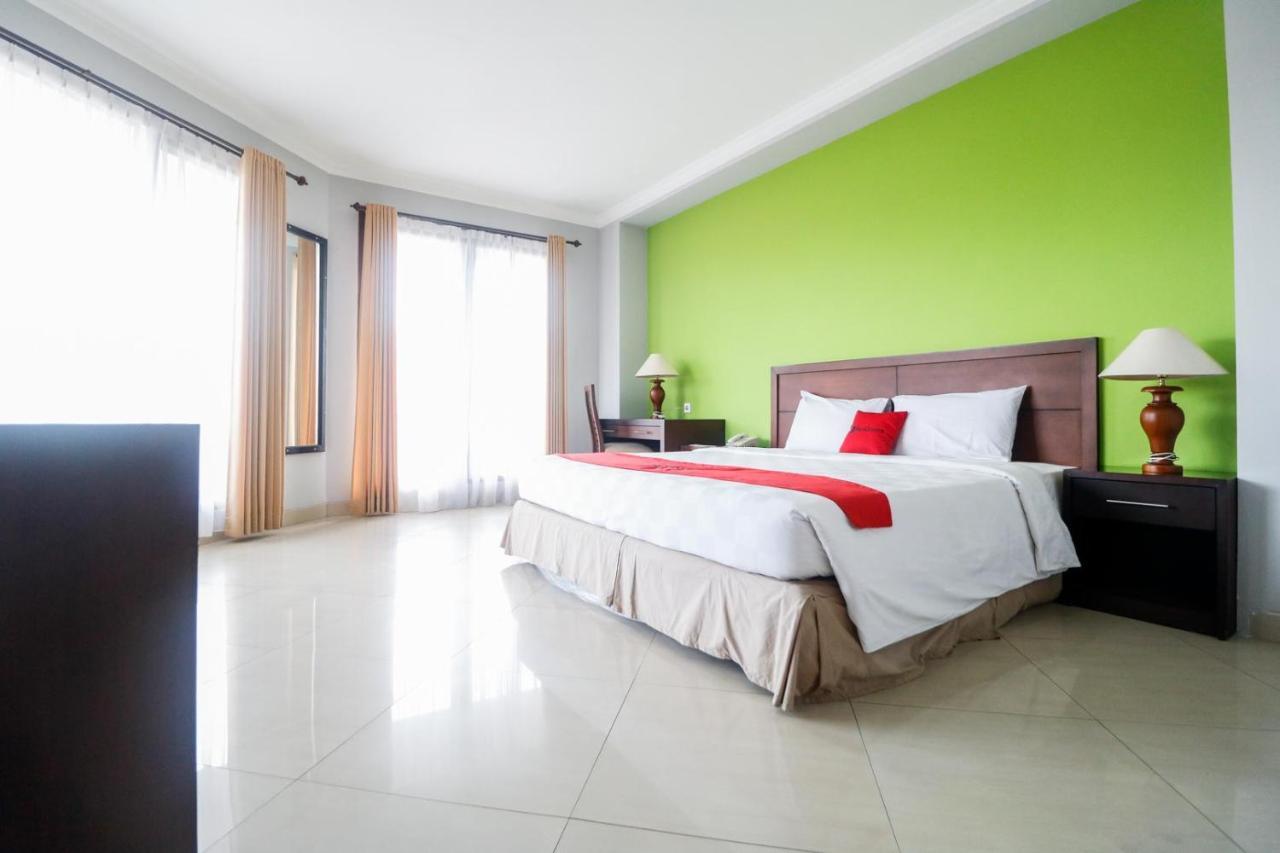 RedDoorz Premium @ Bukit Damai Indah Hotel Balikpapan  Luaran gambar