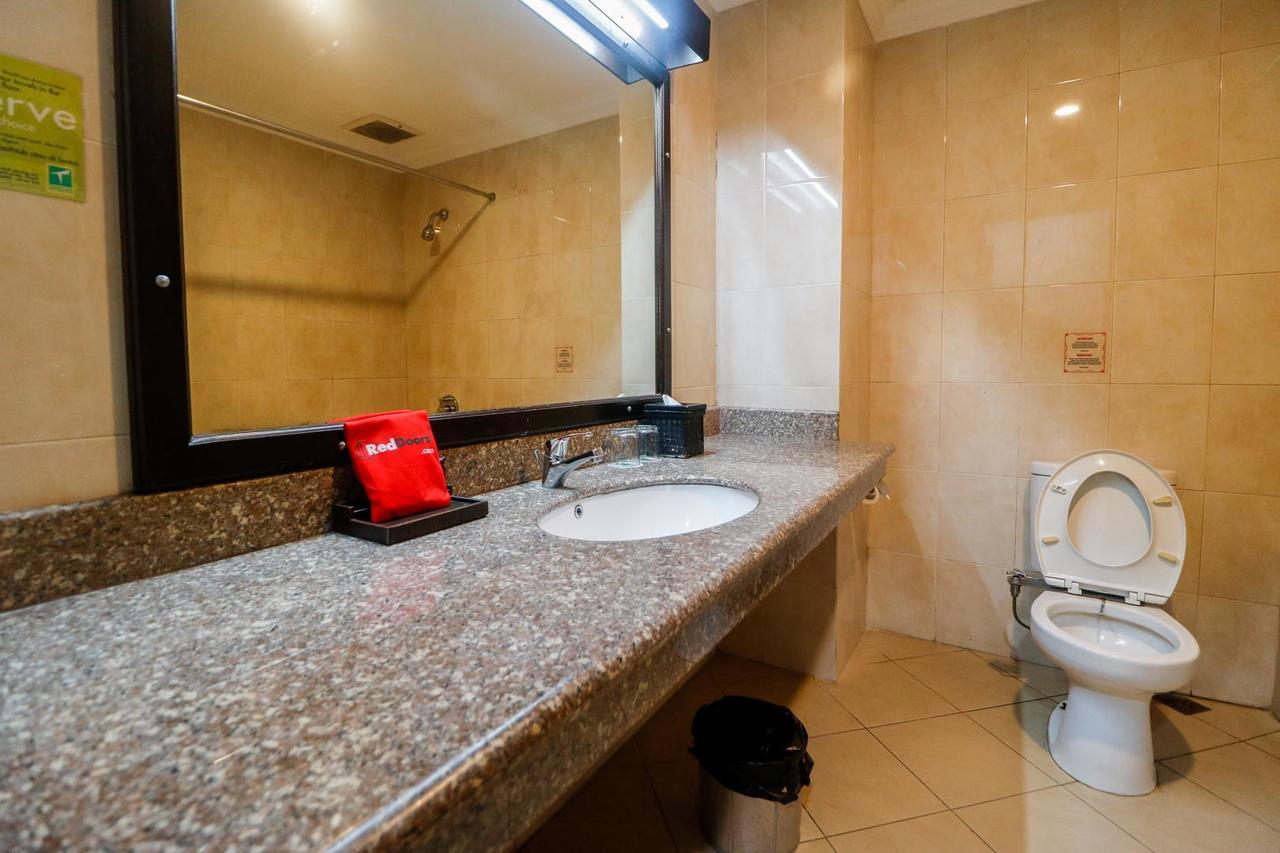 RedDoorz Premium @ Bukit Damai Indah Hotel Balikpapan  Luaran gambar