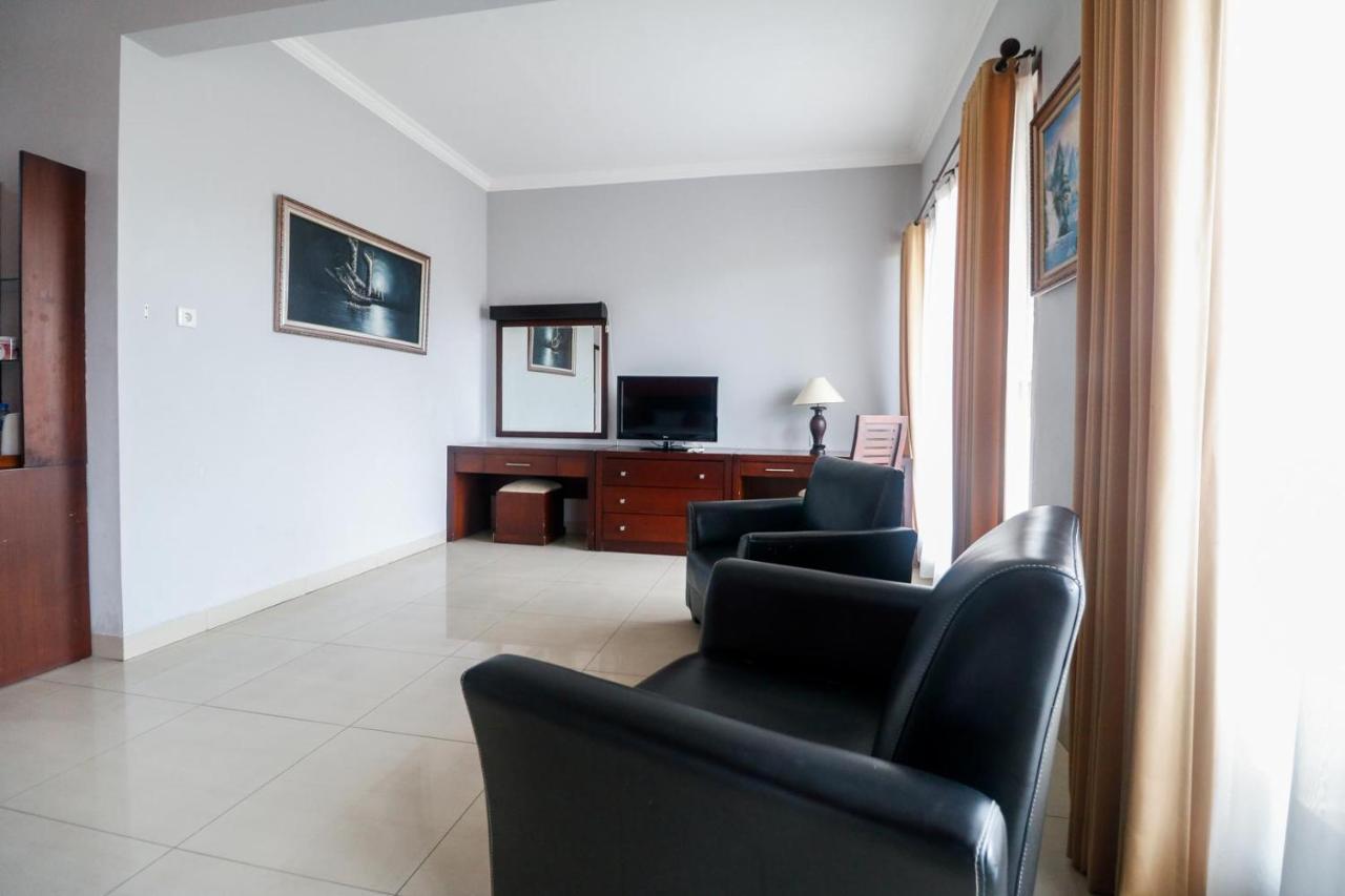 RedDoorz Premium @ Bukit Damai Indah Hotel Balikpapan  Luaran gambar