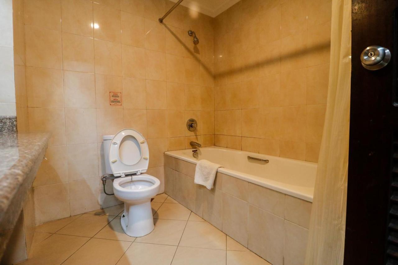 RedDoorz Premium @ Bukit Damai Indah Hotel Balikpapan  Luaran gambar